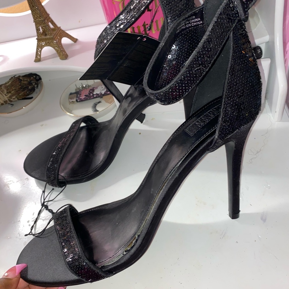 Sequin pumps